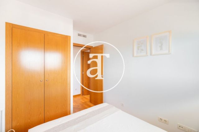 Piso de alquiler temporal de 2 habitaciones, terraza y piscina comunitaria a un paso del Parque Central del Poblenou 19