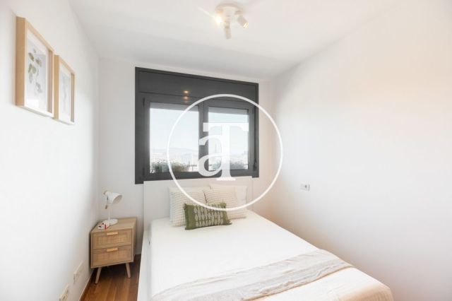 Piso de alquiler temporal de 2 habitaciones, terraza y piscina comunitaria a un paso del Parque Central del Poblenou 17