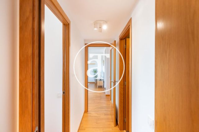 Piso de alquiler temporal de 2 habitaciones, terraza y piscina comunitaria a un paso del Parque Central del Poblenou 23