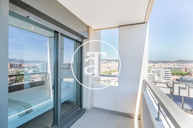 Piso de alquiler temporal de 2 habitaciones, terraza y piscina comunitaria a un paso del Parque Central del Poblenou 11