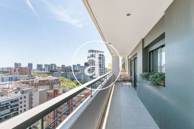 Piso de alquiler temporal de 2 habitaciones, terraza y piscina comunitaria a un paso del Parque Central del Poblenou 9