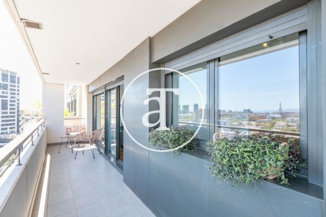 Piso de alquiler temporal de 2 habitaciones, terraza y piscina comunitaria a un paso del Parque Central del Poblenou 8