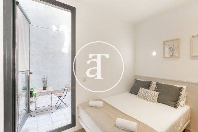 Piso de alquiler temporal de 2 habitaciones y 2 terrazas en el barrio Sagrada Familia 30