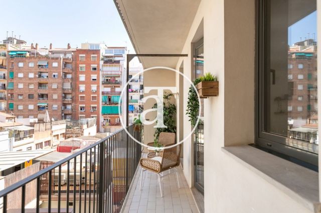 Piso de alquiler temporal de 2 habitaciones y 2 terrazas en el barrio Sagrada Familia 20