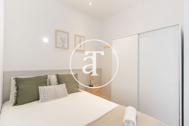 Piso de alquiler temporal de 2 habitaciones y 2 terrazas en el barrio Sagrada Familia 32