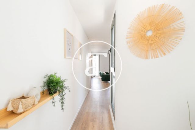 Piso de alquiler temporal de 2 habitaciones y 2 terrazas en el barrio Sagrada Familia 42