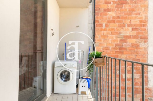 Piso de alquiler temporal de 2 habitaciones y 2 terrazas en el barrio Sagrada Familia 40