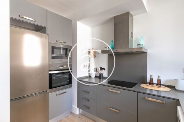 Piso de alquiler temporal de 2 habitaciones y 2 terrazas en el barrio Sagrada Familia 23