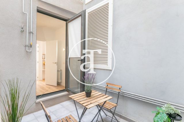 Piso de alquiler temporal de 2 habitaciones y 2 terrazas en el barrio Sagrada Familia 36