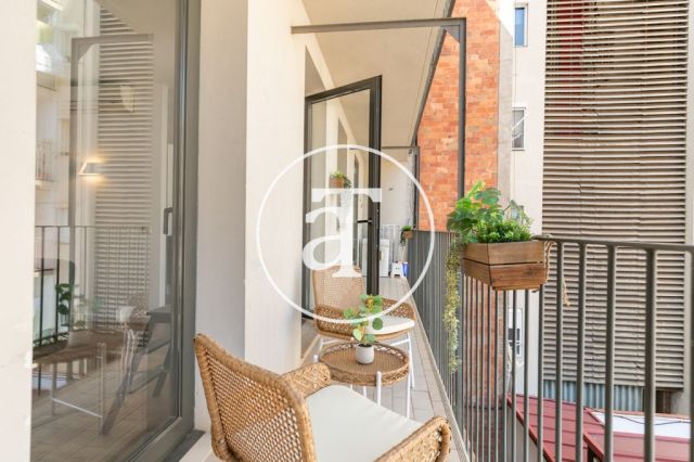 Piso de alquiler temporal de 2 habitaciones y 2 terrazas en el barrio Sagrada Familia 19