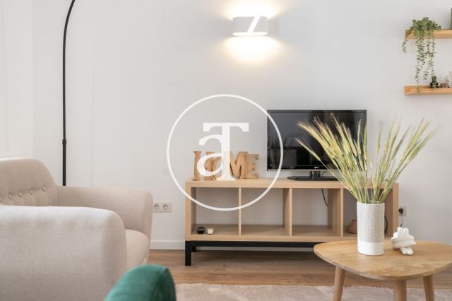 Piso de alquiler temporal de 2 habitaciones y 2 terrazas en el barrio Sagrada Familia 17