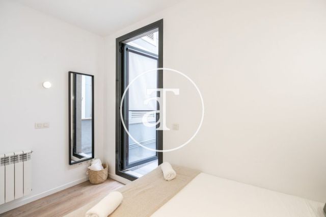 Piso de alquiler temporal de 2 habitaciones y 2 terrazas en el barrio Sagrada Familia 33