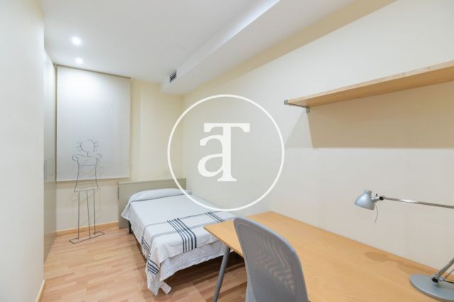 Monthly rental apartment with 3 bedroom next to the Hospital Clinic 20