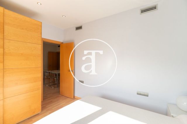 Monthly rental apartment with 3 bedroom next to the Hospital Clinic 19
