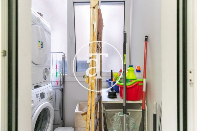 Monthly rental apartment with 3 bedroom next to the Hospital Clinic 29