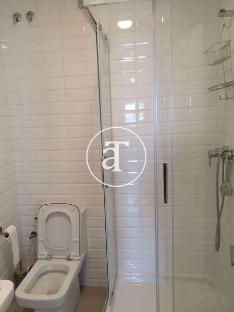 Comfortable and bright furnished apartment in Eixample Dreta 23
