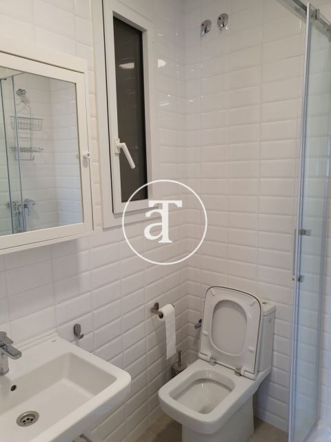 Comfortable and bright furnished apartment in Eixample Dreta 18