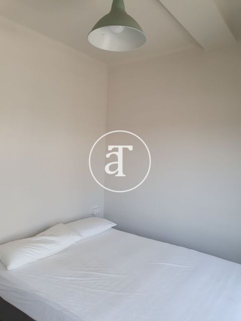 Comfortable and bright furnished apartment in Eixample Dreta 14