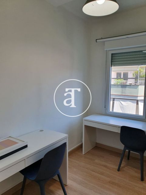 Comfortable and bright furnished apartment in Eixample Dreta 21
