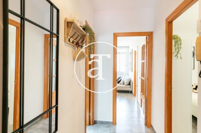 Ático de alquiler temporal de 2 habitaciones y terraza en Eixample 14