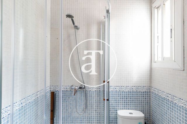 Ático de alquiler temporal de 2 habitaciones y terraza en Eixample 25