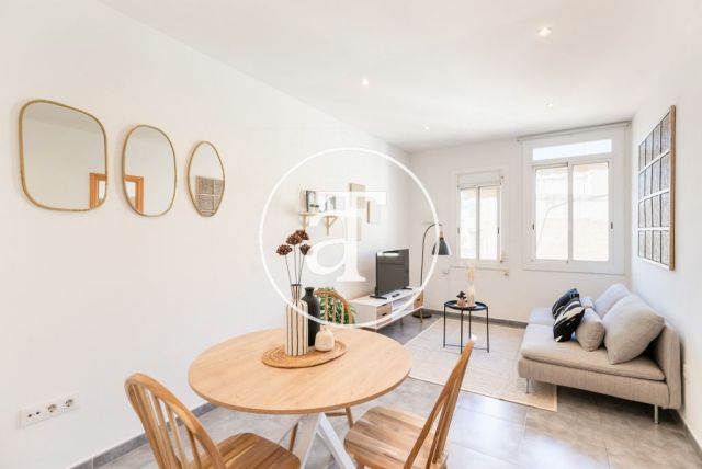 Ático de alquiler temporal de 2 habitaciones y terraza en Eixample 7