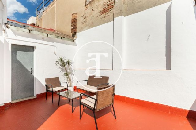 Ático de alquiler temporal de 2 habitaciones y terraza en Eixample 3