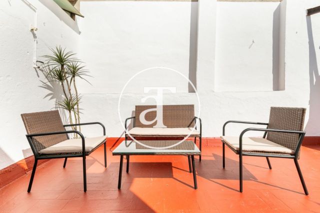 Ático de alquiler temporal de 2 habitaciones y terraza en Eixample 4