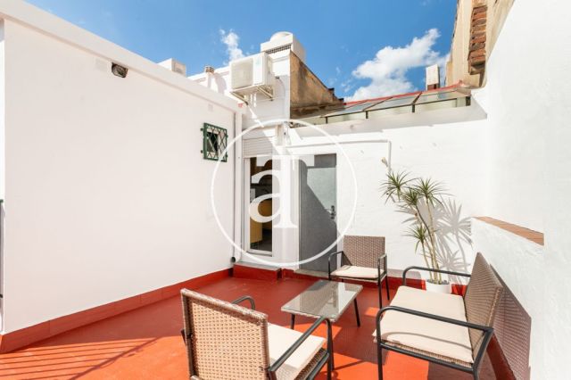 Ático de alquiler temporal de 2 habitaciones y terraza en Eixample 2