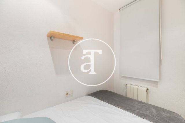 Monthly rental apartment with 2 double bedrooms near Hospital Clínic 19