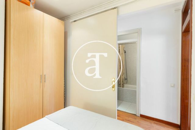 Monthly rental apartment with 2 double bedrooms near Hospital Clínic 22