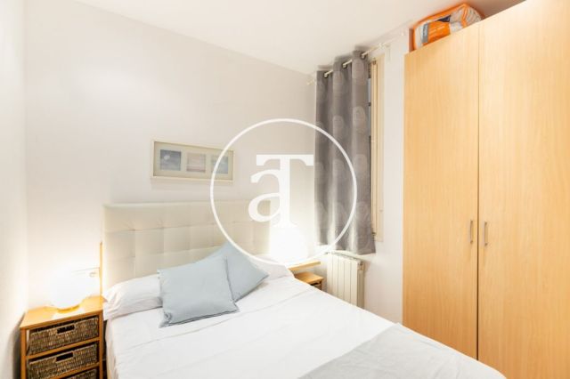 Monthly rental apartment with 2 double bedrooms near Hospital Clínic 21