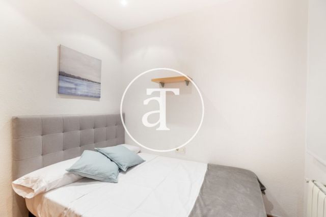 Monthly rental apartment with 2 double bedrooms near Hospital Clínic 18