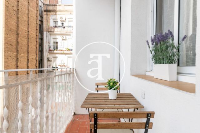 Monthly rental apartment with 2 double bedrooms near Hospital Clínic 11