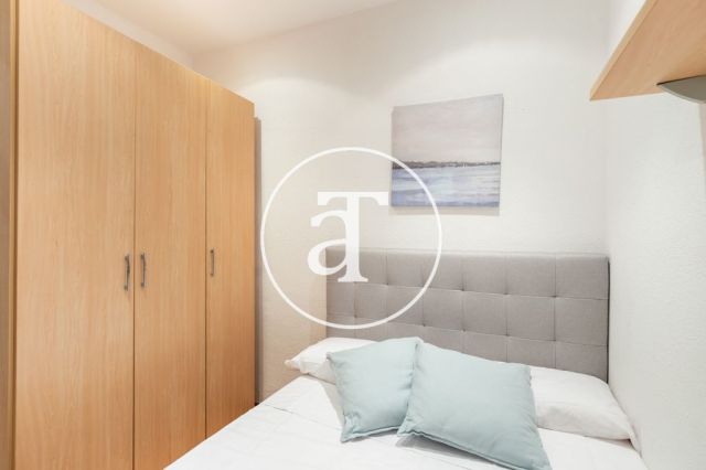 Monthly rental apartment with 2 double bedrooms near Hospital Clínic 17