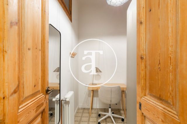 Appartement de 2 chambres à louer temporairement à Ciutat Vella 13