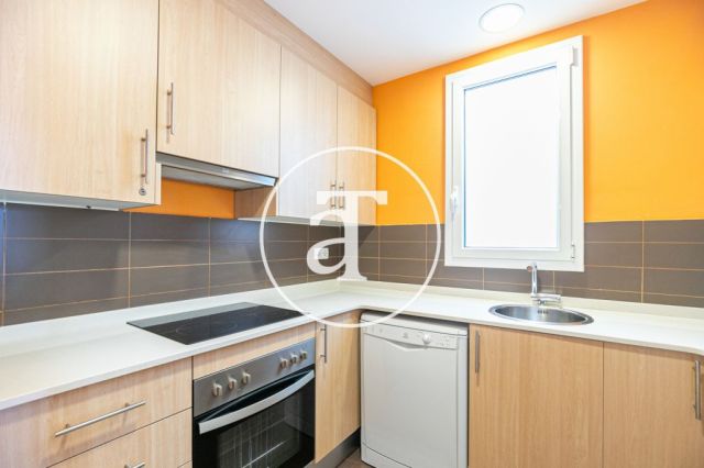 Bright furnished apartment in Provença street 10