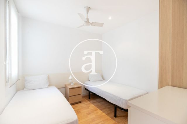 Bright furnished apartment in Provença street 15