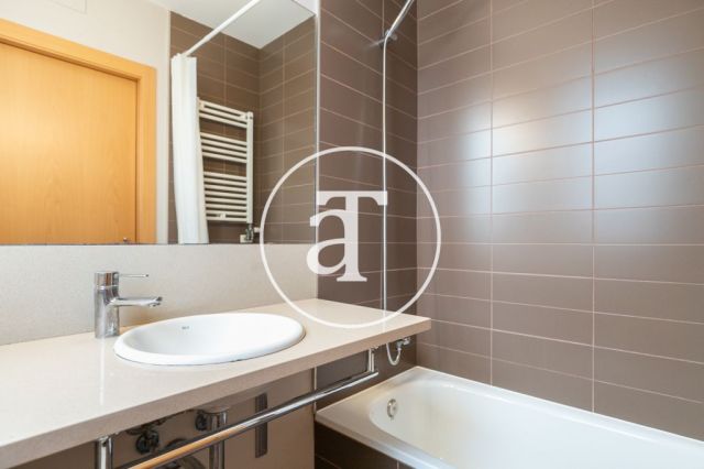 Bright furnished apartment in Provença street 18