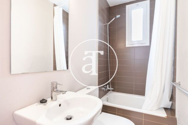 Bright furnished apartment in Provença street 20