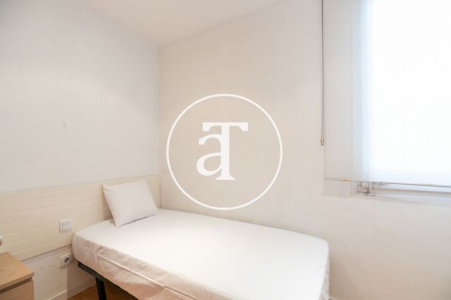 Bright furnished apartment in Provença street 17