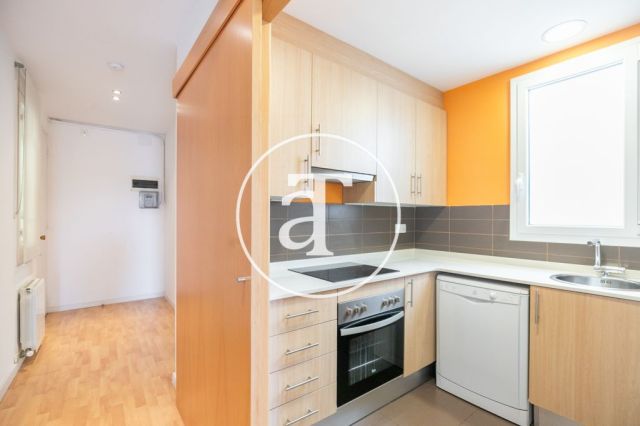 Bright furnished apartment in Provença street 9