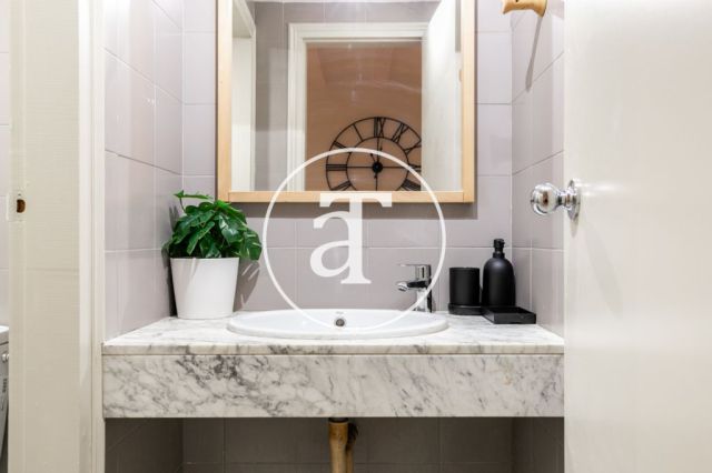 Piso de alquiler temporal de 1 habitación y 1 baño en Ciutat Vella 25