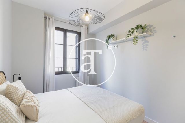Appartement de 2 chambres à louer temporairement avec balcon et piscine dans le quartier gothique 14