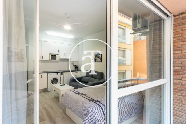 Monthly rental studio with balcony close to L'Illa Diagonal 2