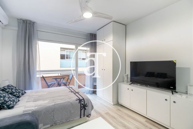 Monthly rental studio with balcony close to L'Illa Diagonal 10