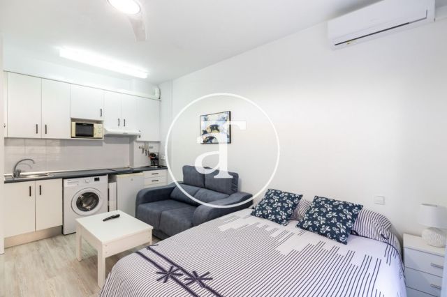Monthly rental studio with balcony close to L'Illa Diagonal 5