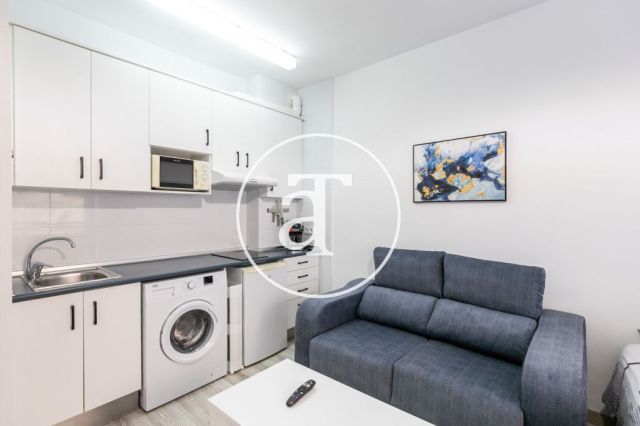 Monthly rental studio with balcony close to L'Illa Diagonal 8