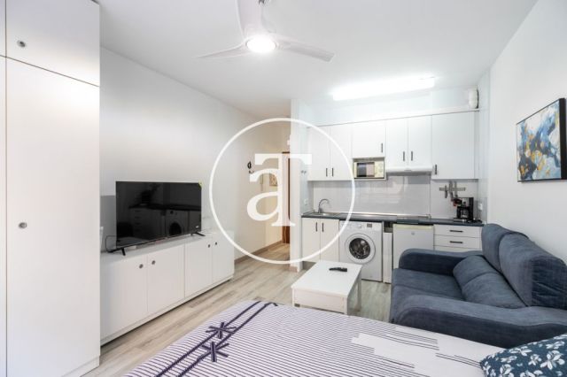Monthly rental studio with balcony close to L'Illa Diagonal 6