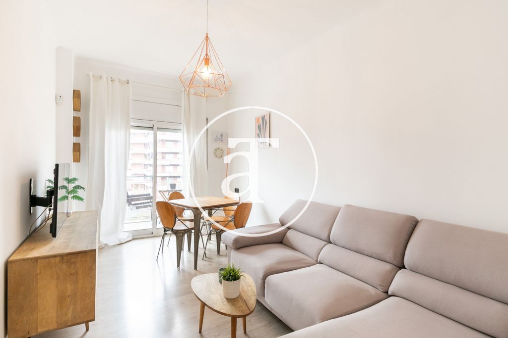 Monthly rental apartment with 1 bedroom and 1 bathroom with corner terrace in Sant Andreu